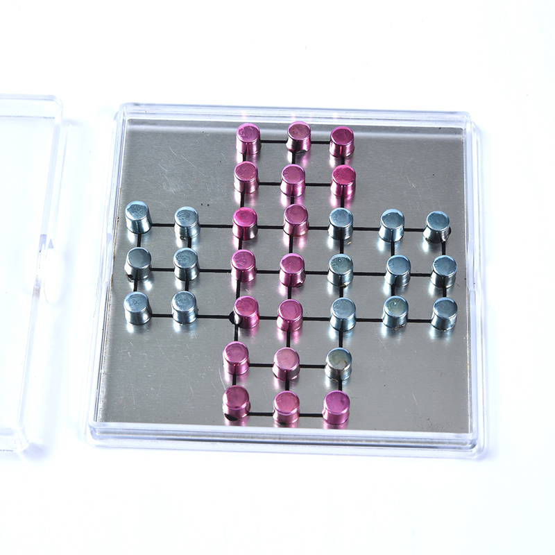 Set Tic-Tac-Toe Logam Magnetik dalam Kotak Akrilik Bening