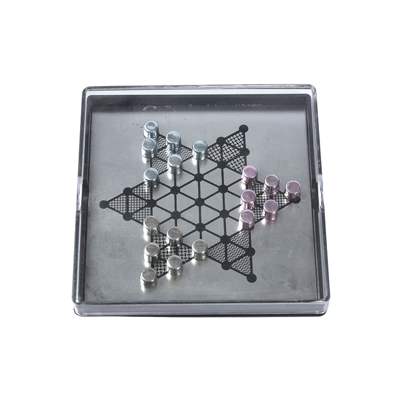 Set Catur Lompat Logam Magnetik dalam Kotak Akrilik Bening
