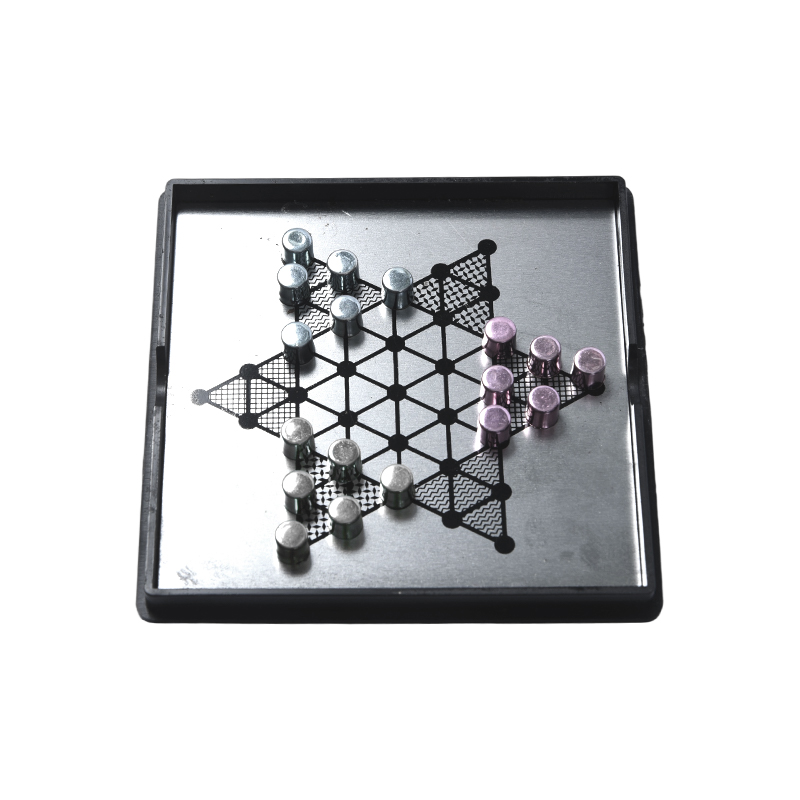 Set Catur Lompat Logam Magnetik dalam Kotak Akrilik Bening