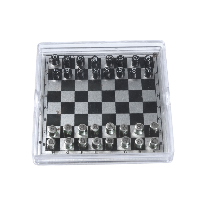 Set Catur Internasional Logam Magnetik dalam Kotak Akrilik Bening