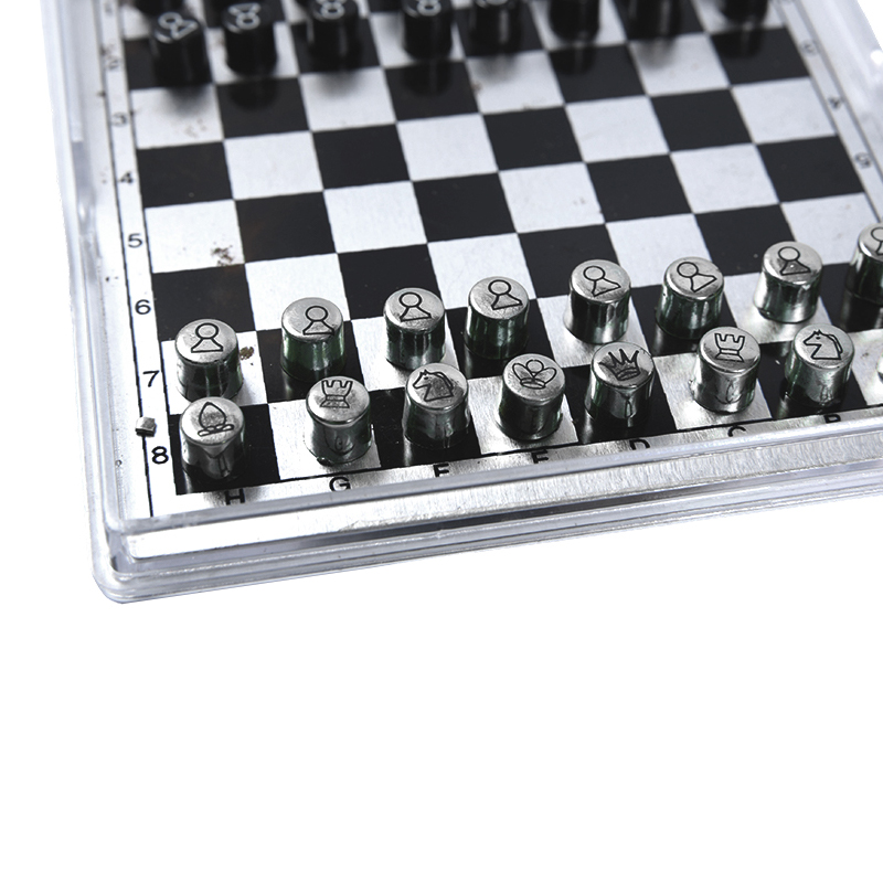 Set Catur Internasional Logam Magnetik dalam Kotak Akrilik Bening