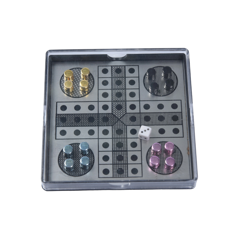Permainan Ludo Logam Magnetik Diatur dalam Kotak Akrilik Bening
