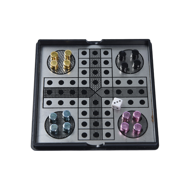 Permainan Ludo Logam Magnetik Diatur dalam Kotak Akrilik Bening
