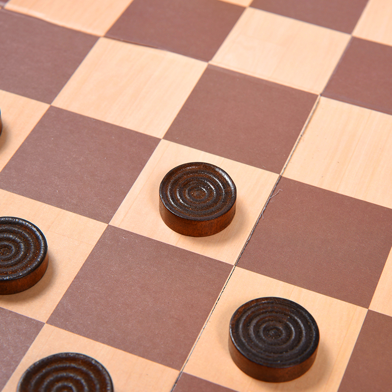Permainan Papan Catur Kayu – Game Strategi Klasik dengan Dua Pilihan Kemasan