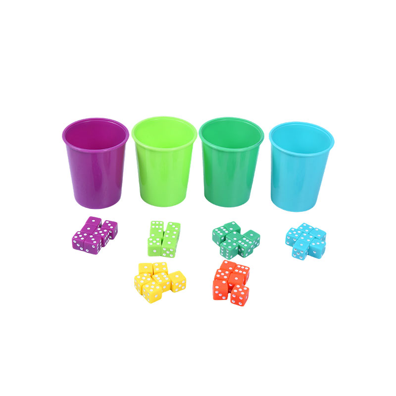 Gelas Plastik Warna-warni dan Set Dadu – Pesta atau Set Permainan yang Semarak